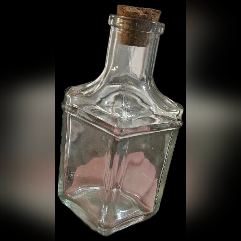 NWT VINTAGE LOOKING APOTHECARY SQUARED GLASS JAR WITH CORK HOME DECOR!